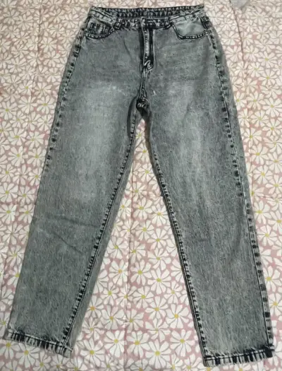 Pantalones de mezclilla y cargo para mujer - miniatura 3