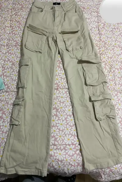 Pantalones de mezclilla y cargo para mujer - miniatura 4