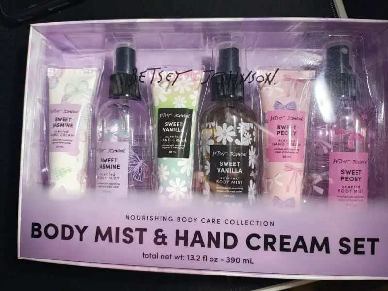 Set de Body Mist y Crema de Manos Betsey Johnson