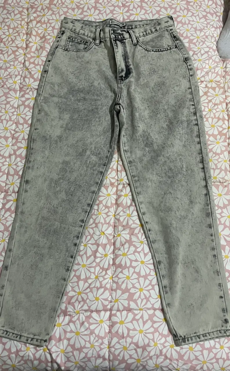 Jeans de mujer con diseño desgastado - 4