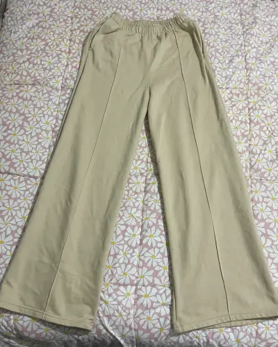 Jeans de mujer con diseño desgastado - miniatura 5