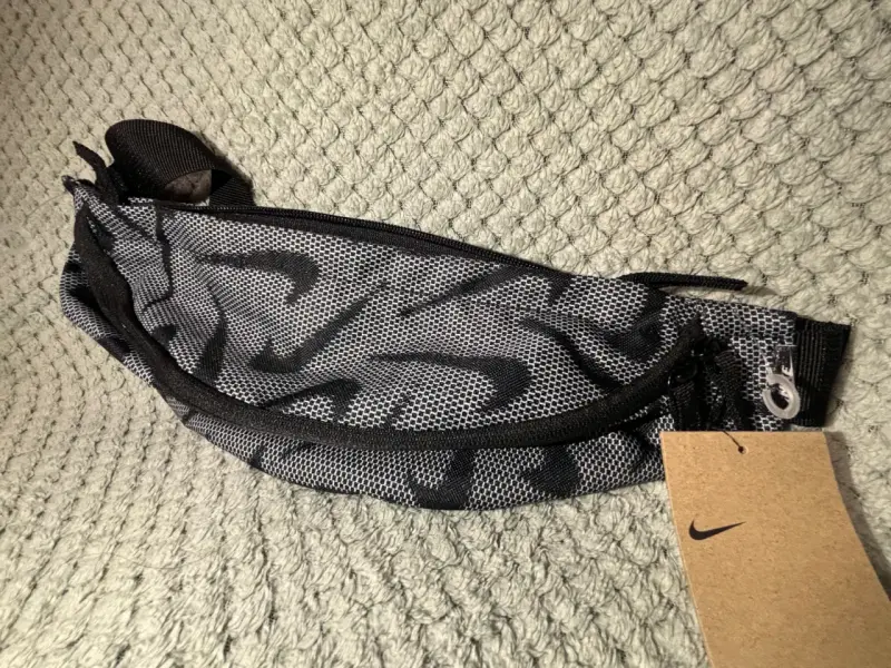 Riñonera Nike Negra Estampada - 2