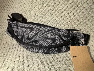 Riñonera Nike Negra Estampada - miniatura 2