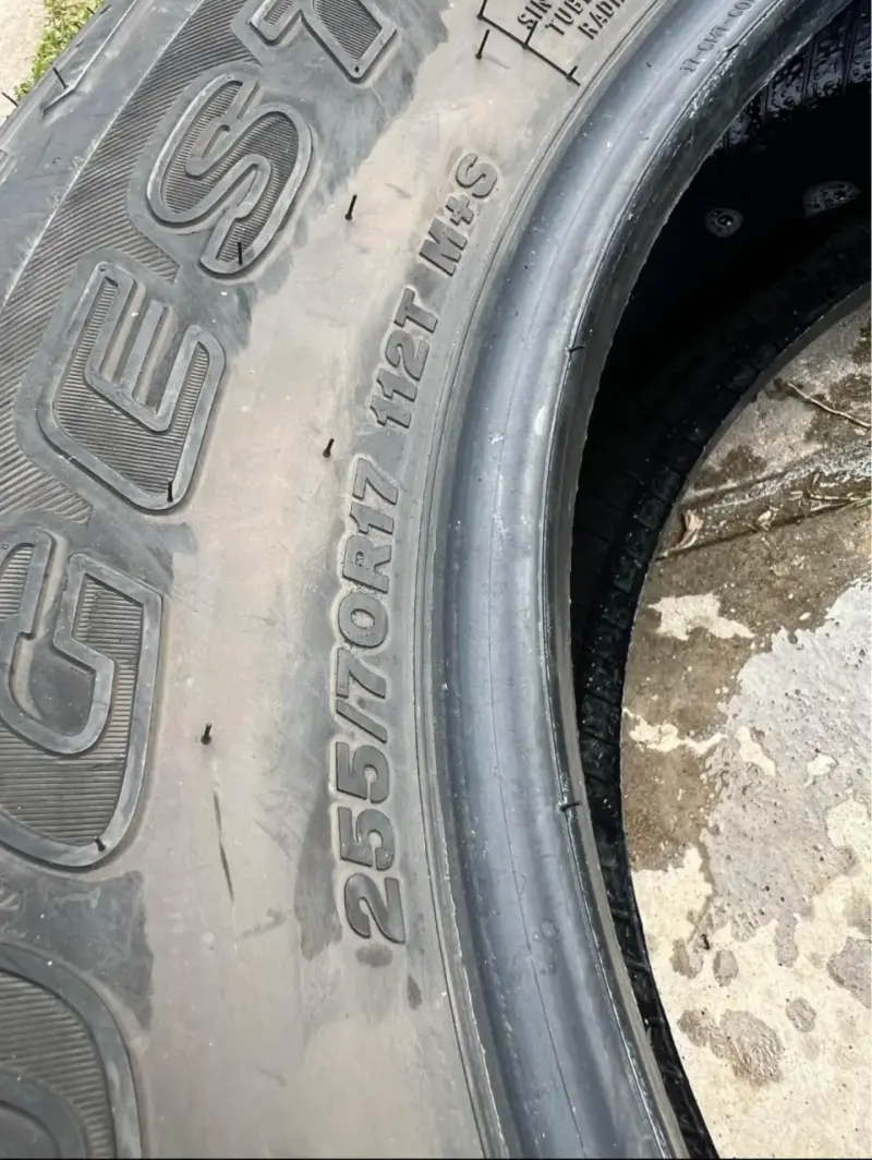 Neumáticos Bridgestone Dueler 255/70R17 usados - 3