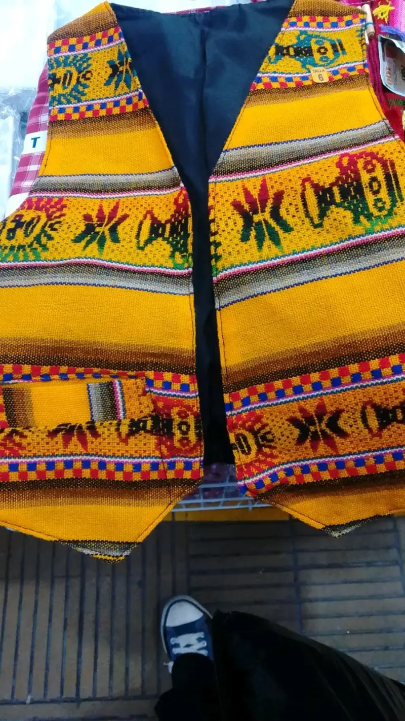 Chaleco artesanal colorido talla 6