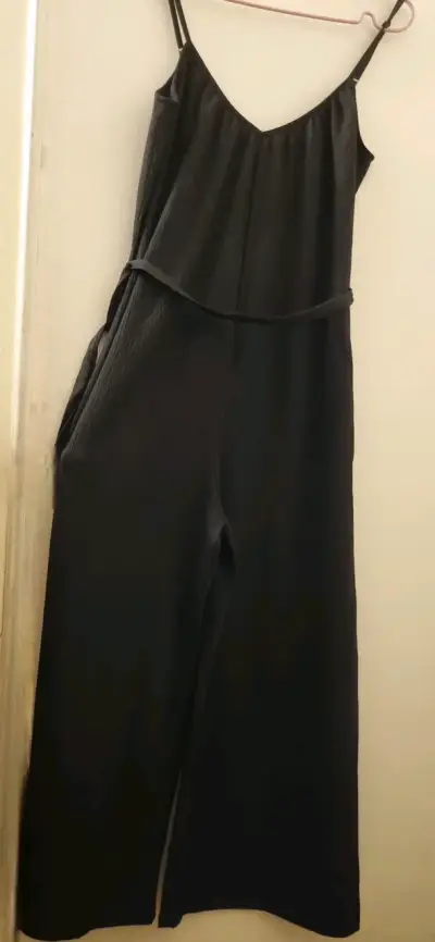 Jumpsuit negro H&M con tirantes - miniatura 1
