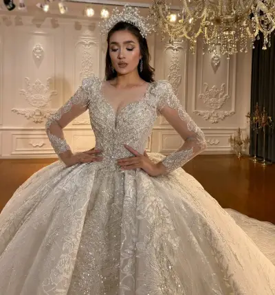 Vestido de Novia de Encaje con Brillos y Mangas Largas - miniatura 1