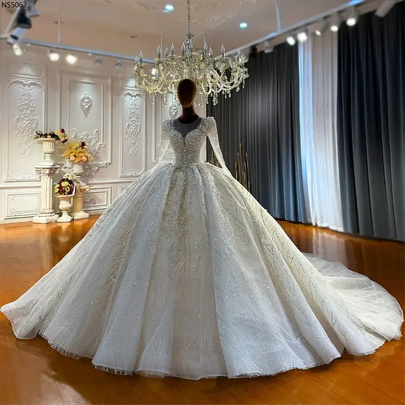 Vestido de Novia de Encaje con Brillos y Mangas Largas - 3