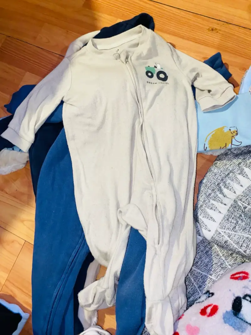 Enterito de bebé azul con capucha GAP - 2