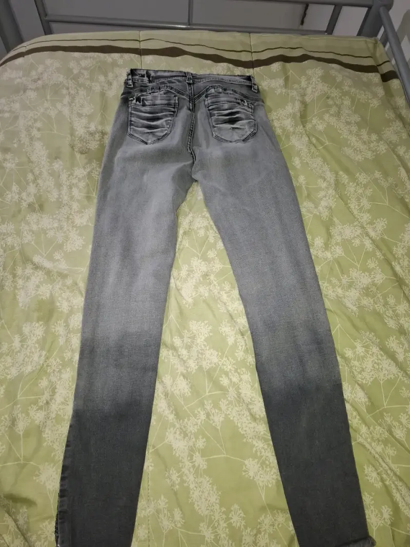 Jeans gris con strass talla 40 - 2