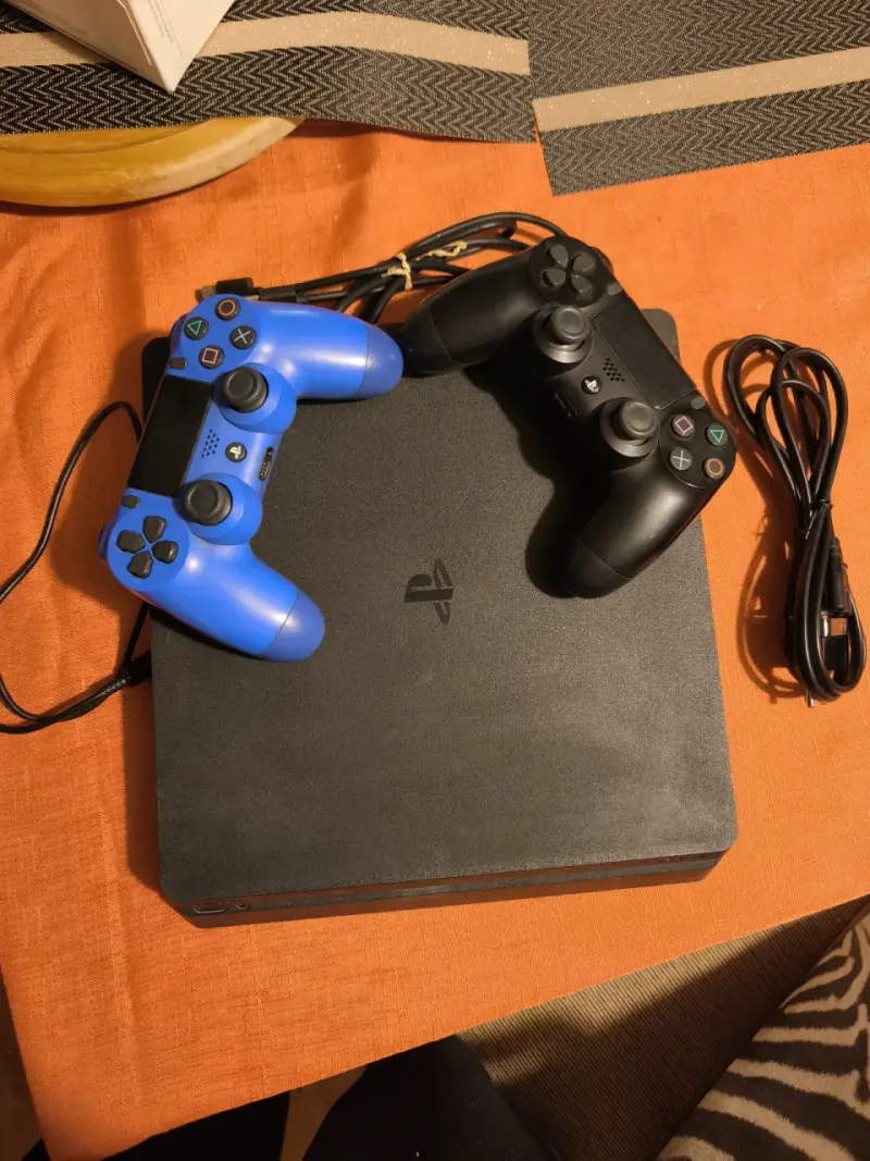 Consola PlayStation 4 Slim 500 GB - 1