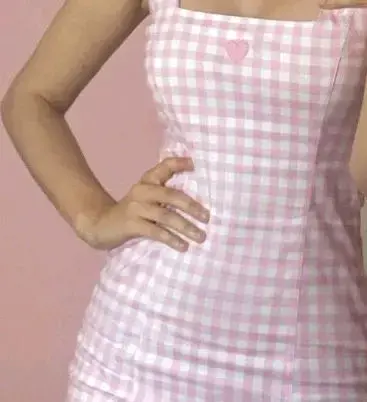 Vestido corto de cuadros rosados estilo casual