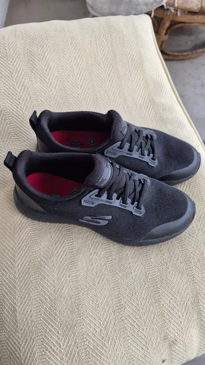 Zapatillas Skechers Work negras antideslizantes - 2