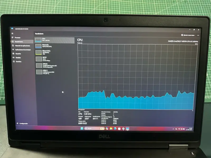 Notebook Dell Precision 3530 con Intel Core i7 - 1