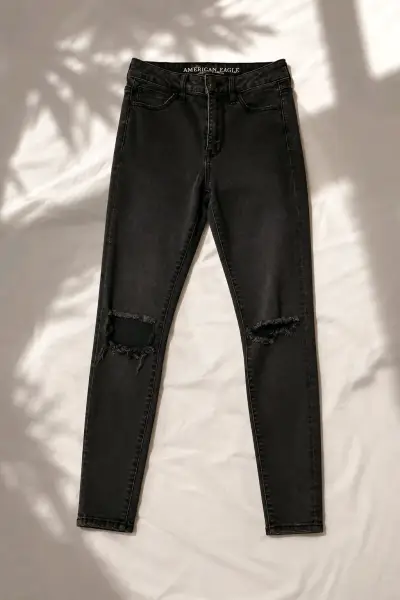 Jeans negros rasgados American Eagle para mujer - miniatura 1
