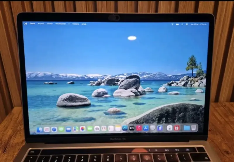 MacBook Pro 13 pulgadas M1 2020 en buen estado - 1
