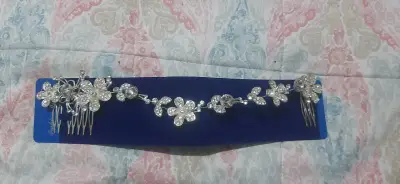 Tocado de Novia con Flores y Cristales - miniatura 1