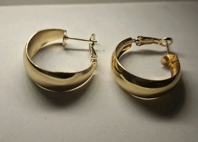 Aros de aro dorados elegantes - 3