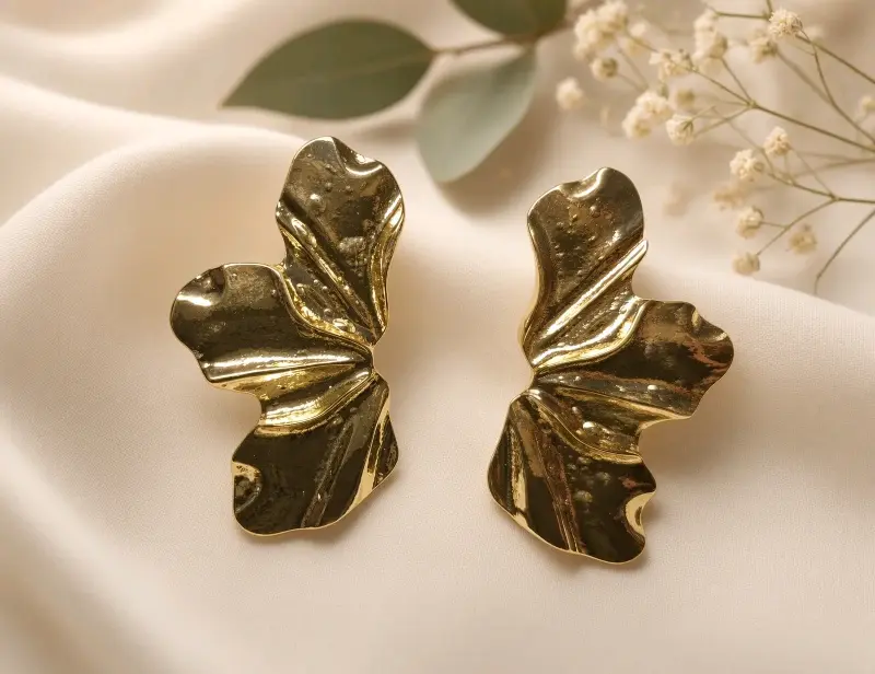 Aros de diseño en forma de hoja dorados - 1