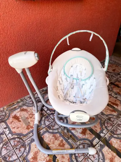 Mecedora para bebé Graco con diseño moderno - miniatura 1