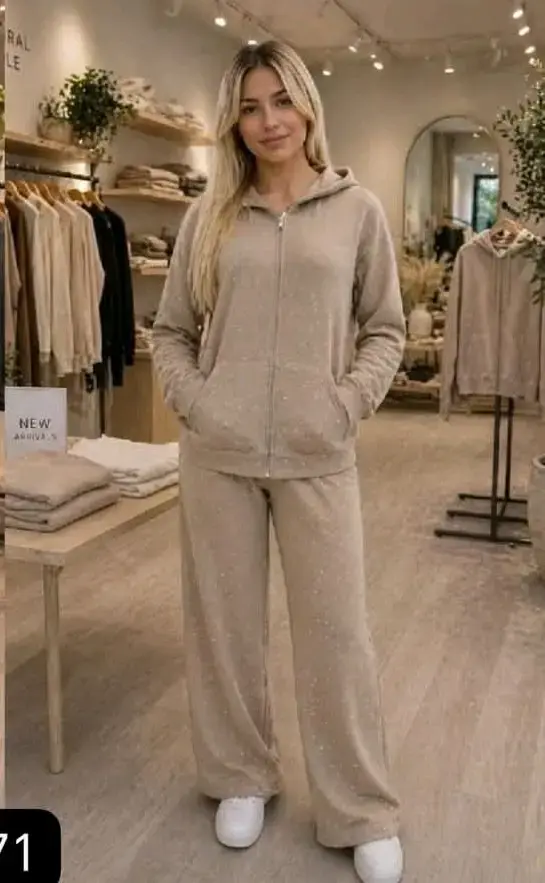 Conjunto de Pijama Beige para Mujer con Capucha