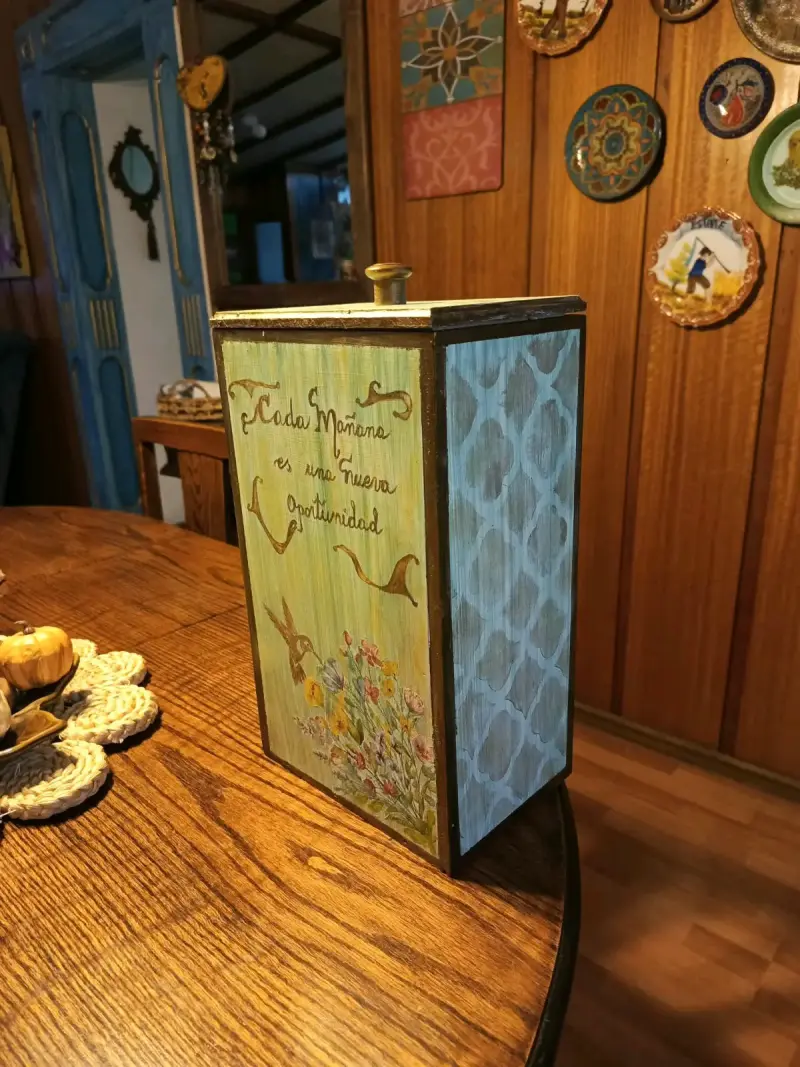 Caja decorativa de madera pintada a mano para te - 3