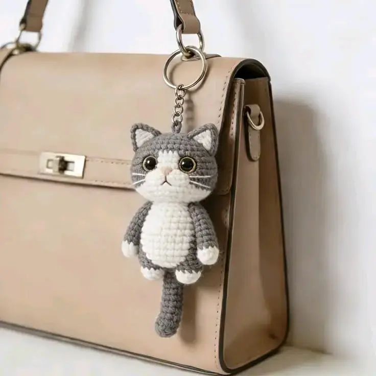 Llavero de gato tejido a crochet - 3