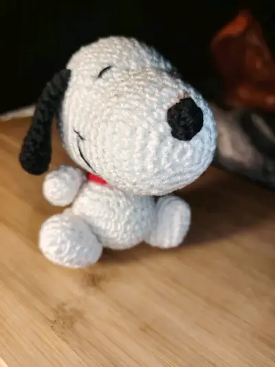 Peluche tejido a crochet de Snoopy - miniatura 1