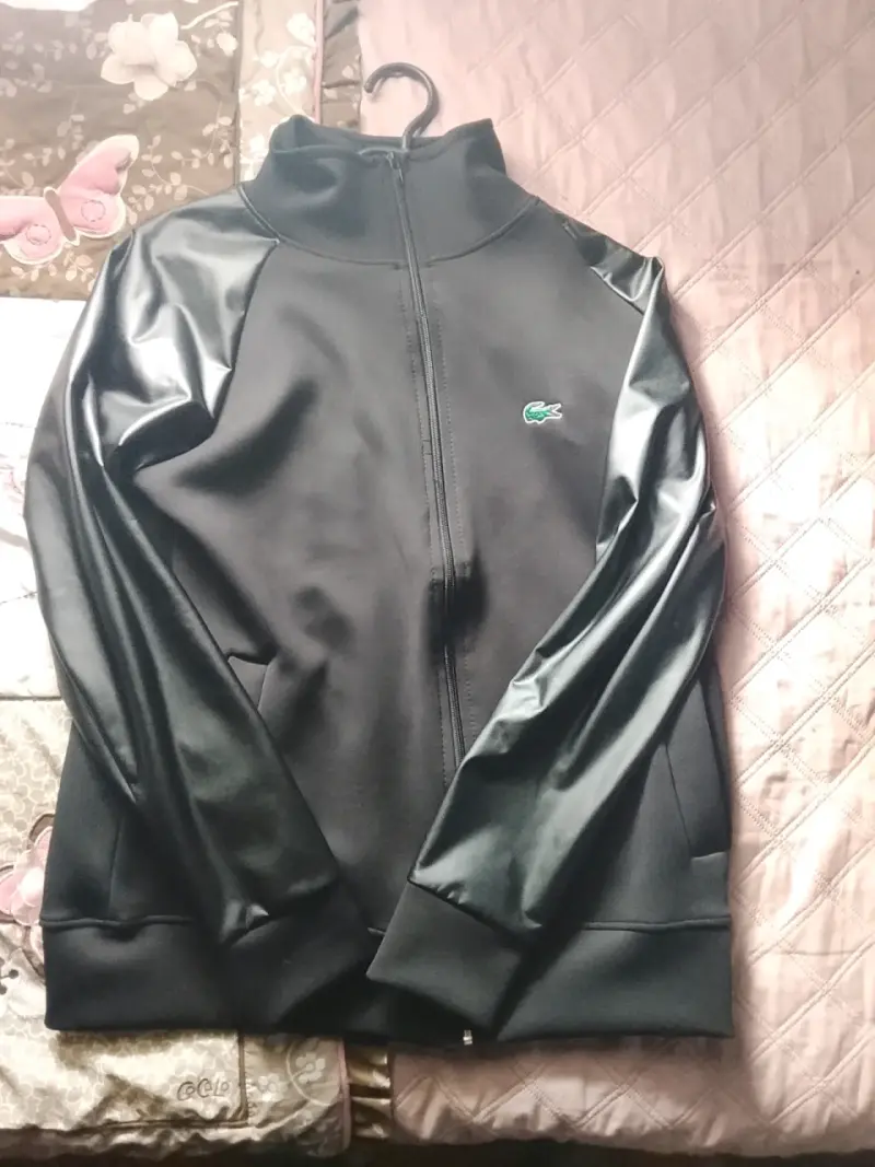 Polerón negro con logo Lacoste - 3