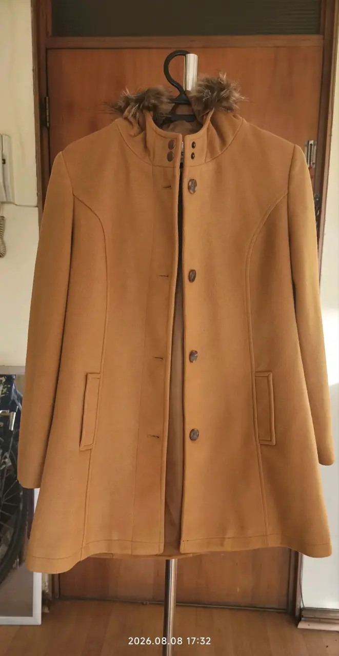 Abrigo de mujer Sybilla color mostaza con capucha - 1