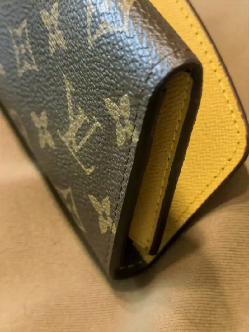 Cartera de cuero marrón con monograma - 1