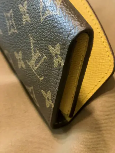 Cartera de cuero marrón con monograma - miniatura 1