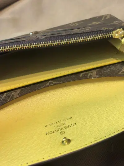 Cartera de cuero marrón con monograma - miniatura 2
