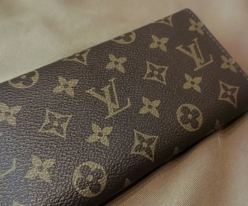 Cartera de cuero marrón con monograma - 4