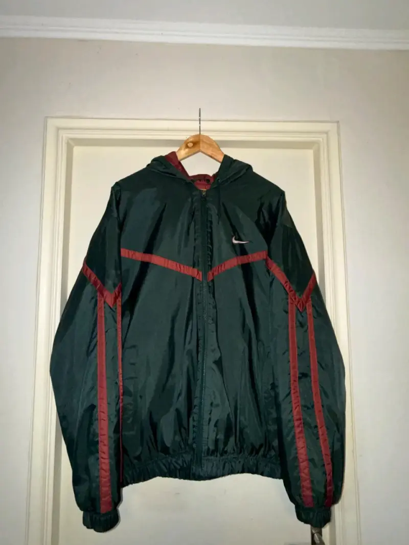 Chaqueta cortaviento verde Nike