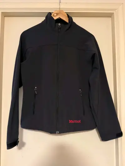 Chaqueta Softshell Negra Marmot para Mujer - miniatura 1