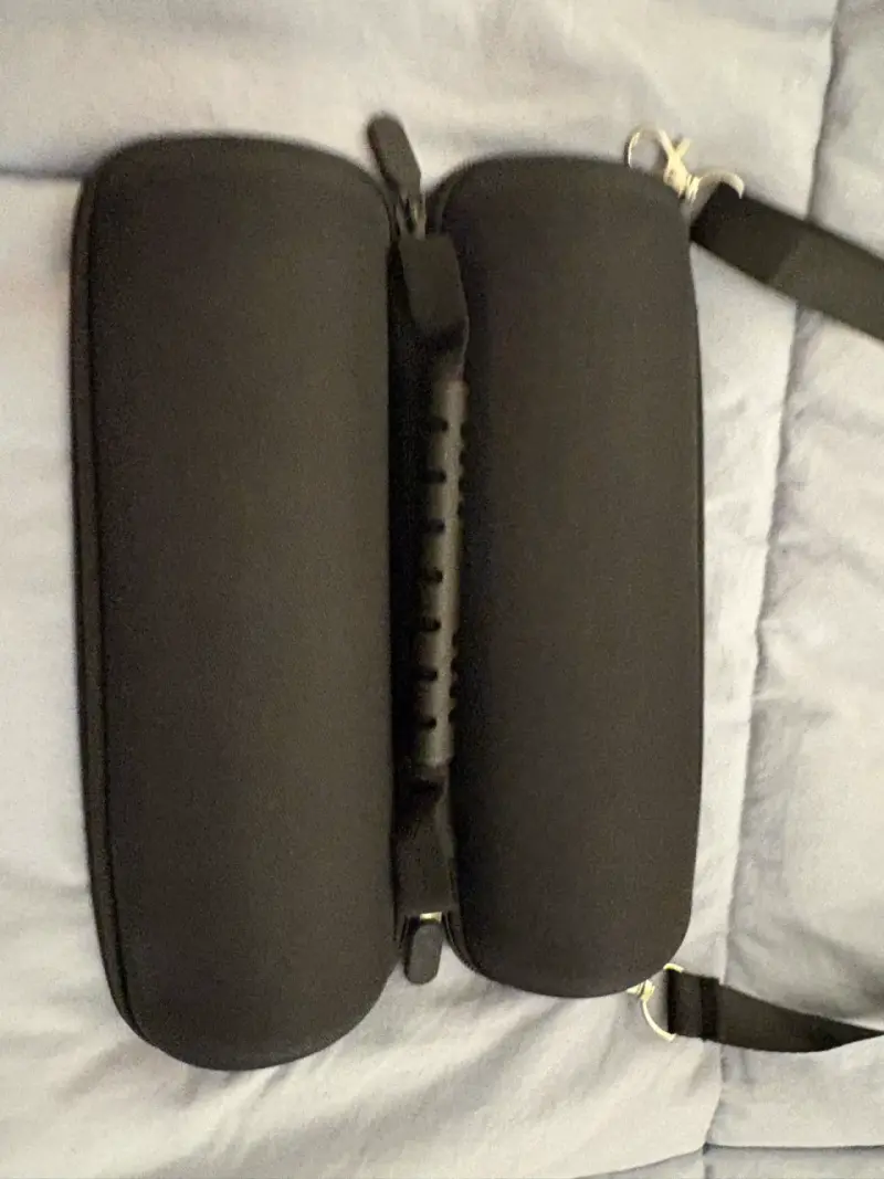 Estuche rígido negro para consola portátil JBL 6 - 4
