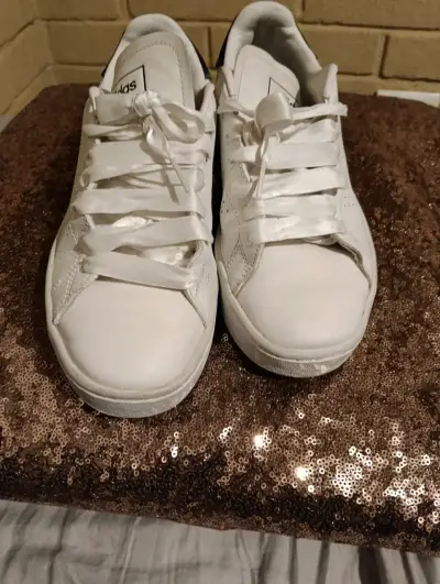 Zapatillas blancas Adidas Sport estilo casual - miniatura 1