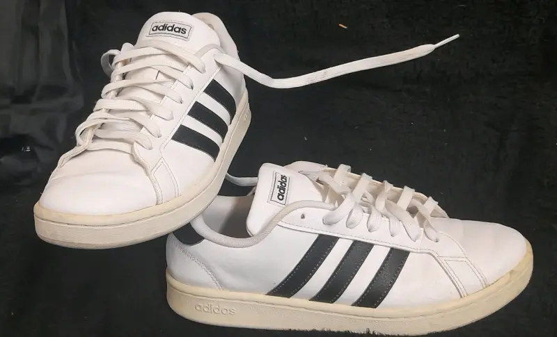 Zapatillas deportivas blancas Adidas clásicas - 1