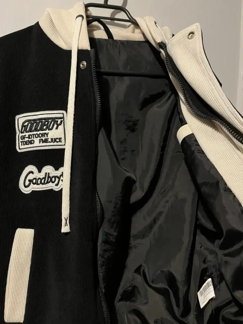 Chaqueta bomber negra y gris estilo varsity - 3