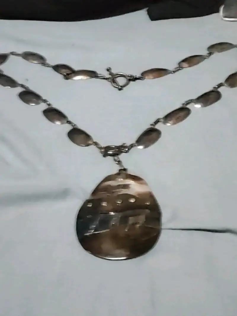 Collar de metal con colgante ovalado - 2