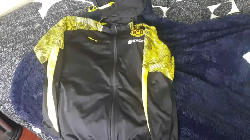 Chaqueta deportiva Borussia Dortmund Puma negra y amarilla - 2
