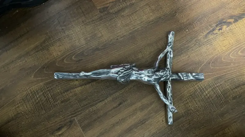 Cruz de Peltre Artesanal Decorativa - 2