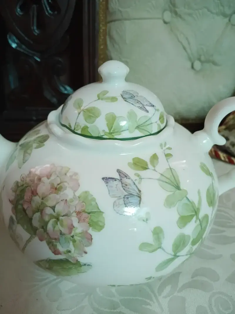 Tetera de porcelana con diseño floral - 4