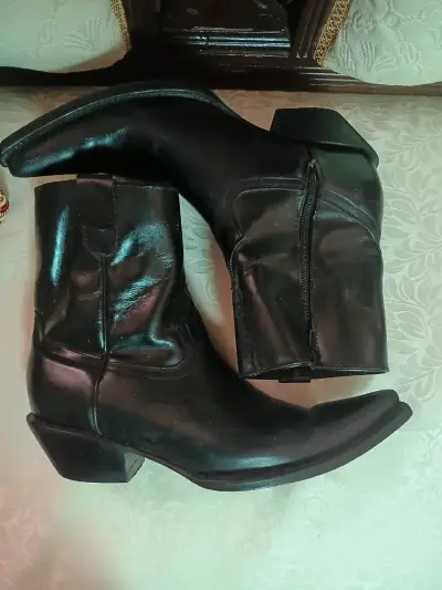 Botas de cuero negras estilo vaquero - miniatura 1