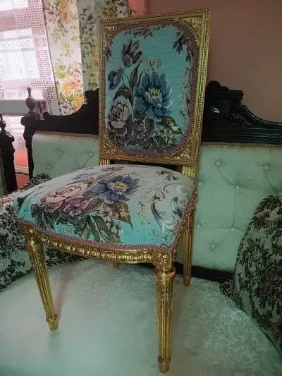Silla de estilo clásico con tapiz floral - miniatura 2
