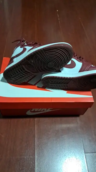 Zapatillas Nike Air Jordan 1 Mid Burdeos - miniatura 3