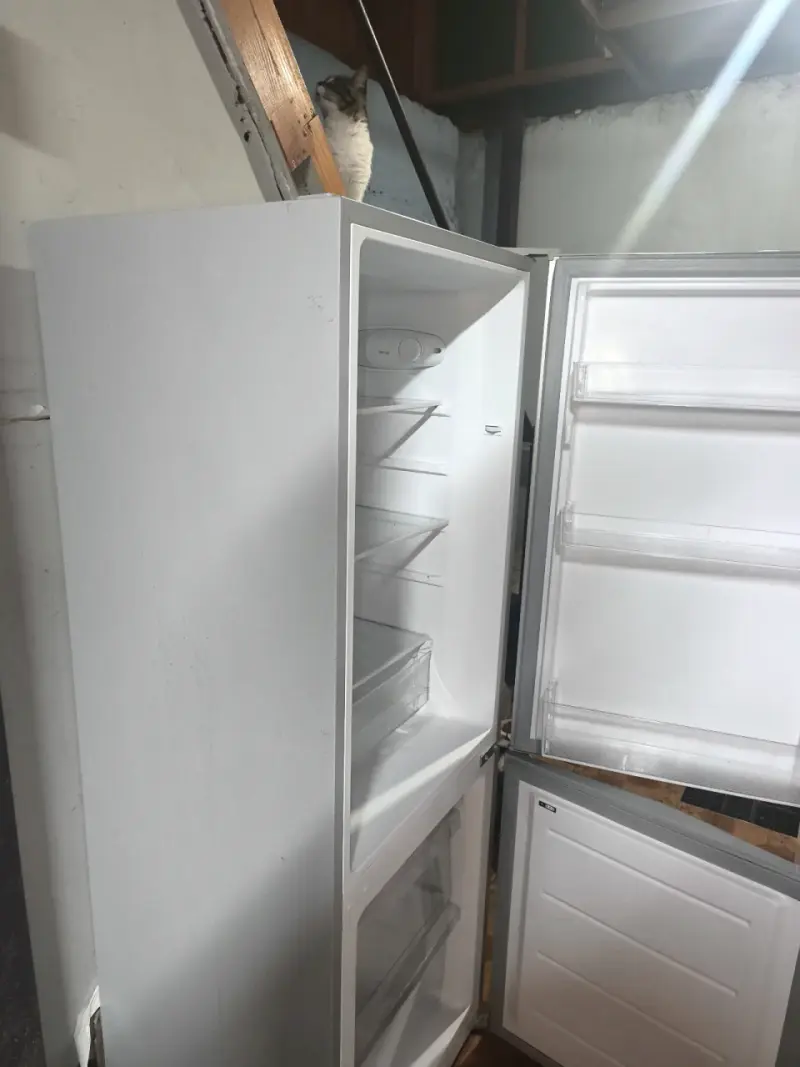 Refrigerador Midea de dos puertas en buen estado - 3