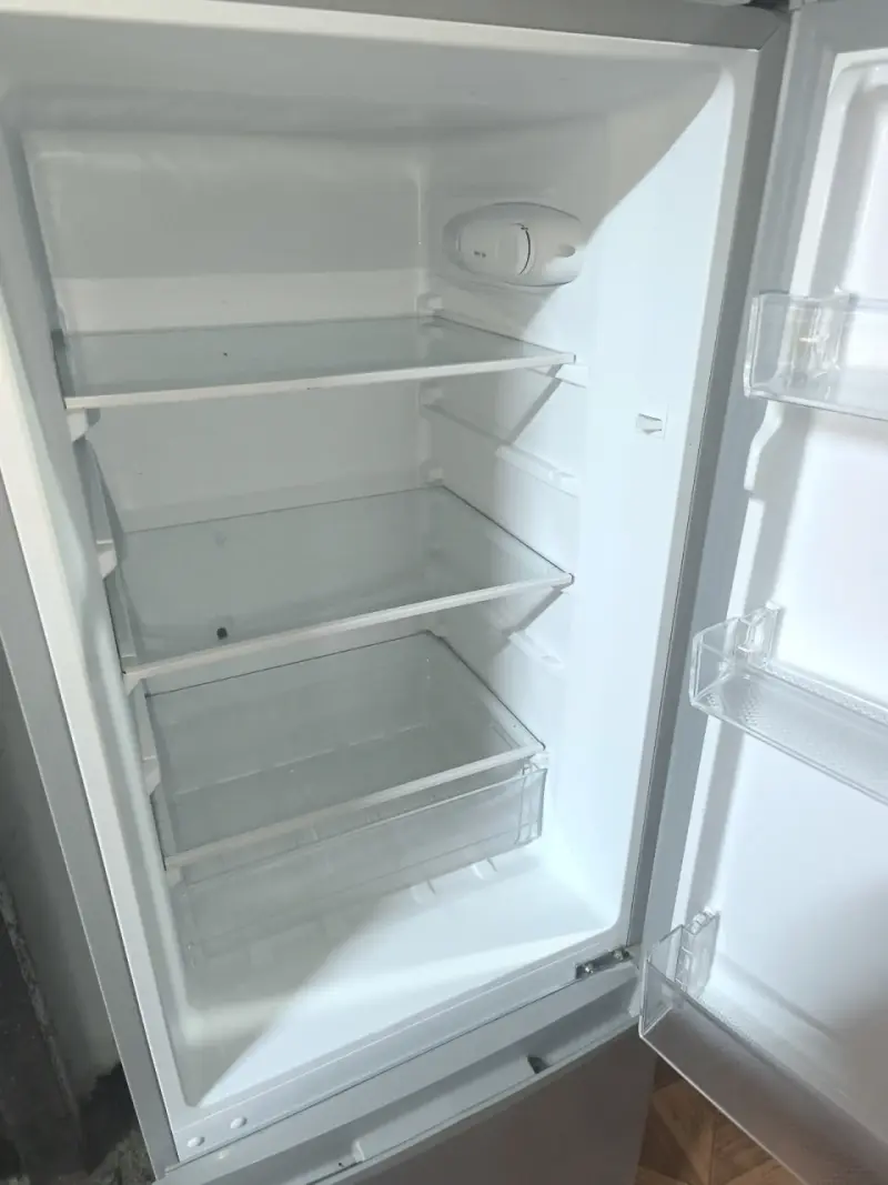 Refrigerador Midea de dos puertas en buen estado - 6