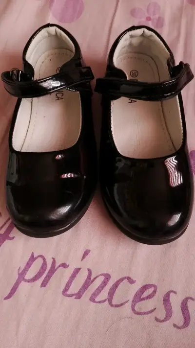 Zapatos de charol negro para niña talla 30 - miniatura 2